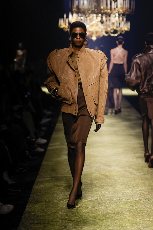 Key trend look spotted at the Saint Laurent fashion show for winter 2023 / 2024. The model wears an outfit in different shades of beige.